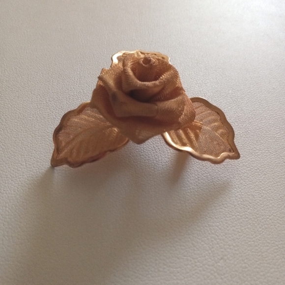 Rose Flower Pin Brooch Vintage 1980s Gold Tone Mesh Metal 3D 1.5” - Picture 3 of 4